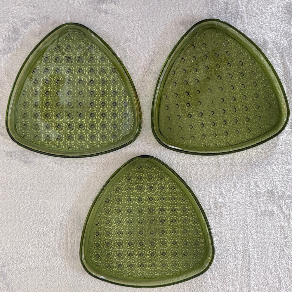 Vintage Avocado Green Daisy & Button Snack Plates Set 3 MCM Glass